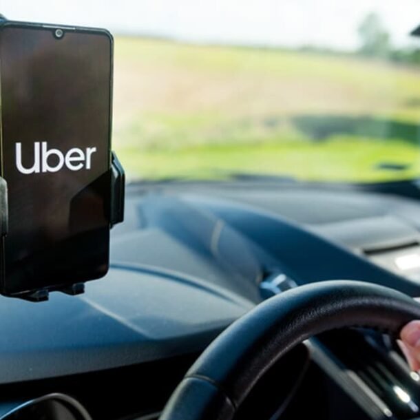 Juiz nega desbloquear perfil de motorista banido da Uber por homofobia   Migalhas
