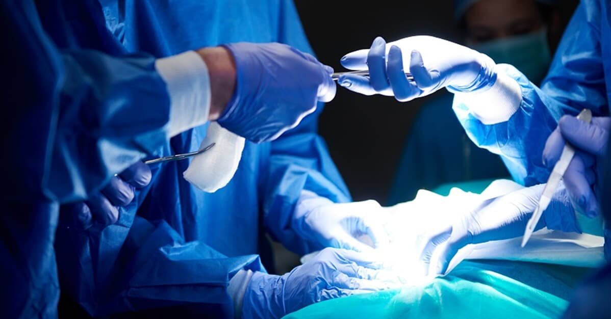Mulher receberá R$ 36 mil após ter intestino suturado em cesárea   Migalhas