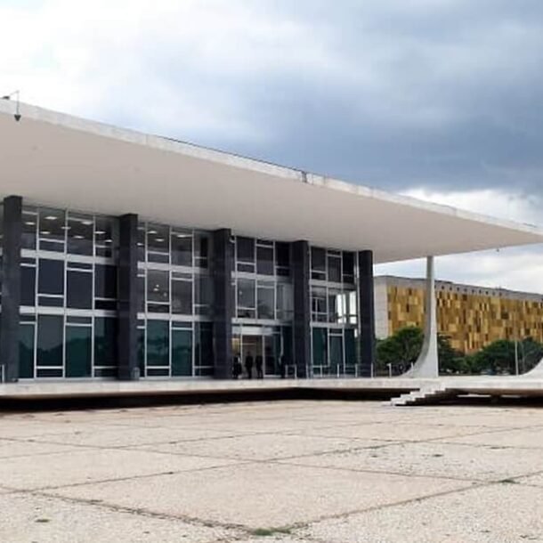 STF suspende ações que questionam pagamento da Funrural por empresas   Migalhas