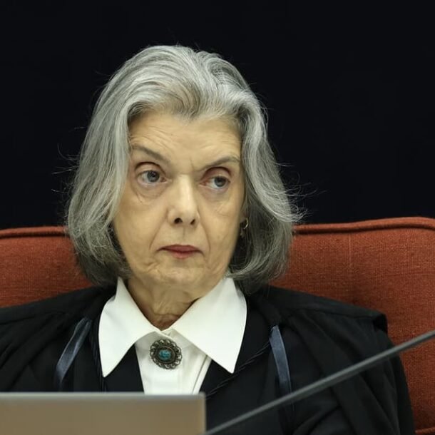 Cármen vota para tornar Bolsonaro réu: