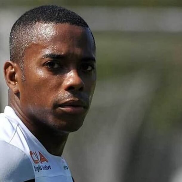 Gilmar pede vista e adia análise de recurso de Robinho contra prisão   Migalhas
