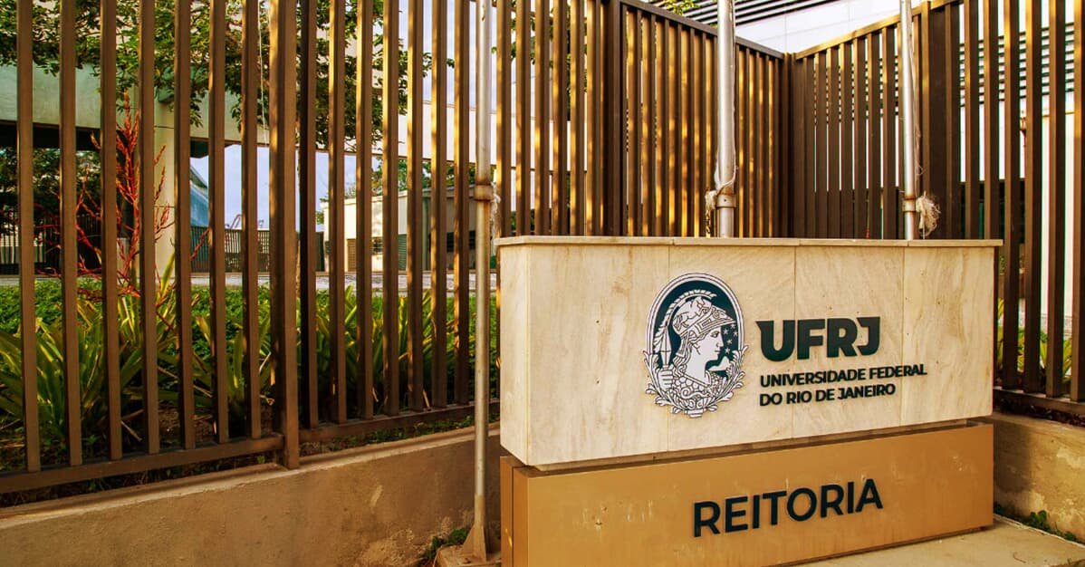 Justiça absolve ex reitor da UFRJ que foi contra impeachment de Dilma   Migalhas