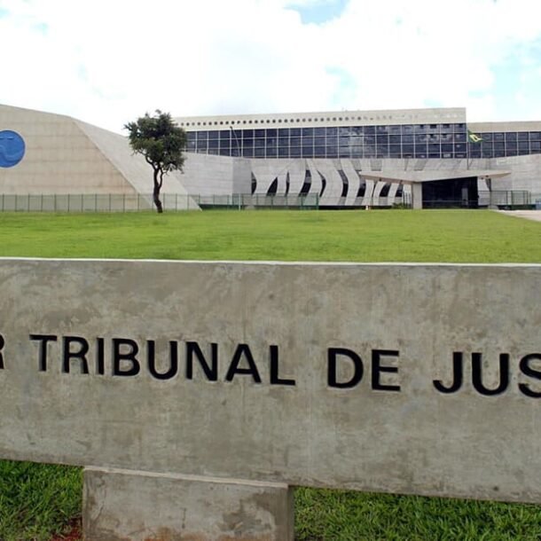 Ministro do STJ restabelece direitos políticos e função de ex vereador   Migalhas