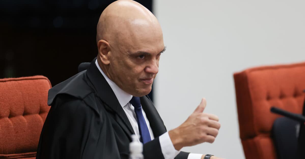 Moraes ironiza ataques de Bolsonaro em 2021: