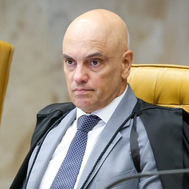 Moraes pede vista em lei que altera atividade de intérpretes públicos   Migalhas