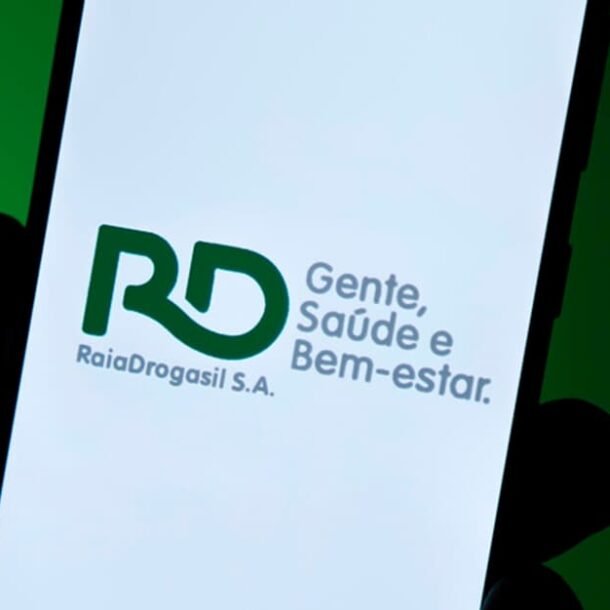 Raia Drogasil pagará em dobro a farmacêutica por trabalho aos domingos   Migalhas