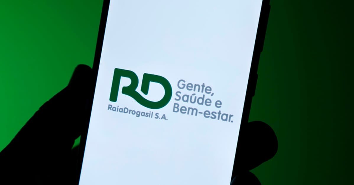 Raia Drogasil pagará em dobro a farmacêutica por trabalho aos domingos   Migalhas