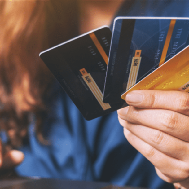 TJ/SP condena mulher que usou cartão corporativo em benefício próprio   Migalhas