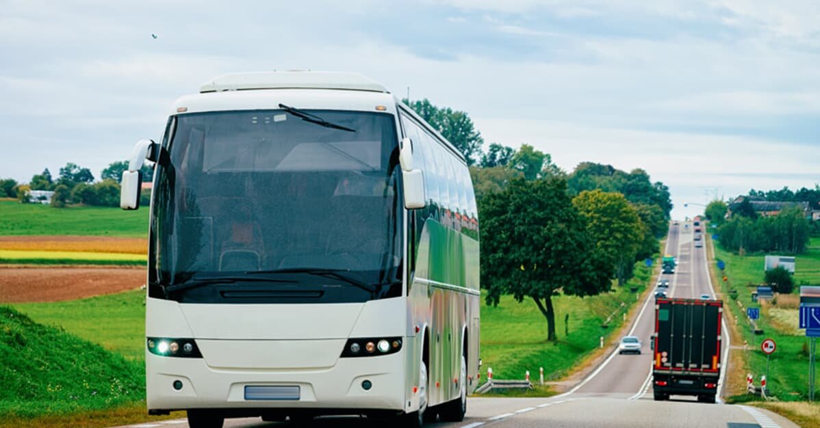 Viação rodoviária indenizará passageiro em R$14 mil por acidente   Migalhas