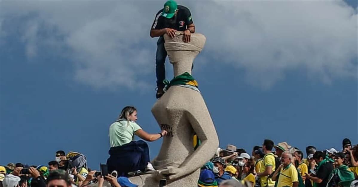 Vista de Fux motivou domiciliar a mulher que pichou