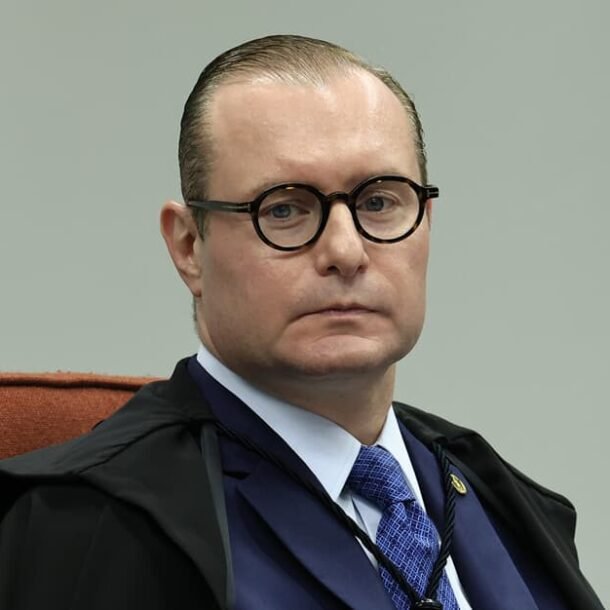 Zanin vota para aceitar denúncia de Bolsonaro: