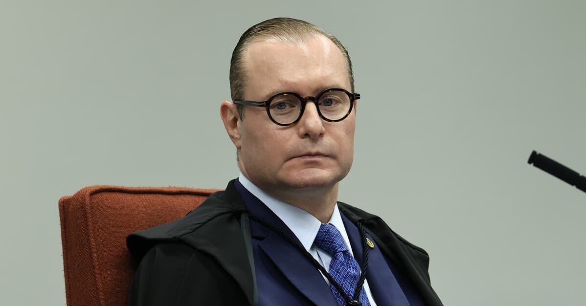Zanin vota para aceitar denúncia de Bolsonaro: