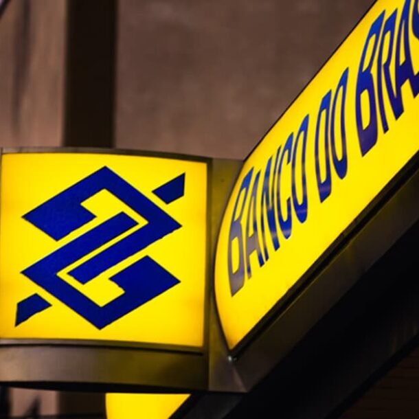 TST condena banco por substituir empregados por estagiários   Migalhas